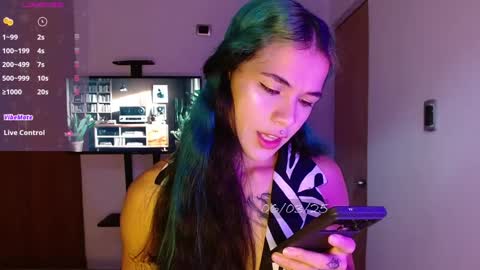   online show from March 6, 12:09 pm