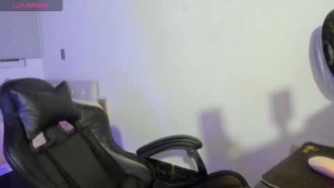 Snapshot of bella11_pm chatting on February 12, 1:00 am bella11_pm online show from February 12, 1:00 am