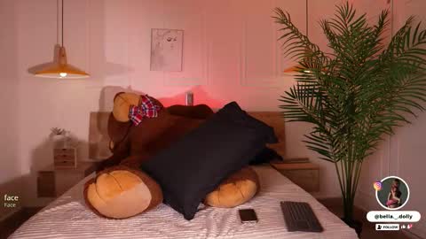 Snapshot of bella__donne chatting on November 11, 5:57 pm online show from November 11, 5:57 pm