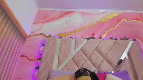 Melanie  online show from February 14, 10:34 am