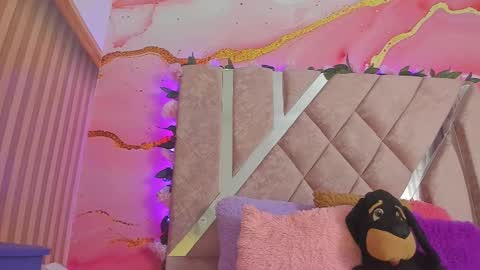 Melanie  online show from February 21, 10:38 am