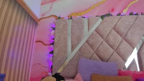 Melanie  online show from February 26, 10:25 am