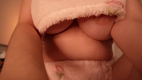 isabella online show from December 3, 10:52 pm