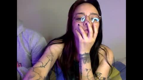 bella_and_koko online show from April 19, 10:56 pm