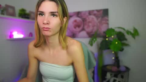 BellaBlonde online show from December 19, 2:35 pm