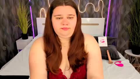 Snapshot of bella_blvack chatting on April 16, 5:30 am bella_blvack online show from April 16, 5:30 am