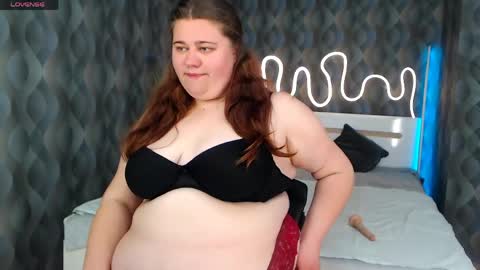 Snapshot of bella_blvack chatting on May 2, 5:56 am bella_blvack online show from May 2, 5:56 am