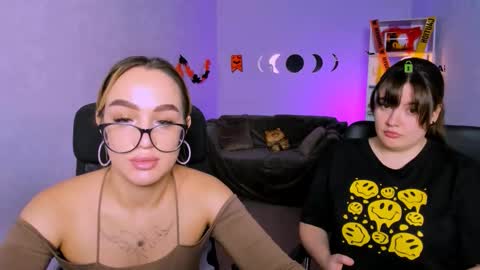 Snapshot of bella_cute12 chatting on November 3, 9:43 am Bella online show from November 3, 9:43 am