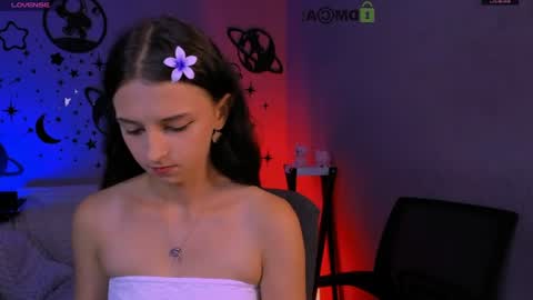 Snapshot of bella_dorn chatting on July 13, 9:01 am Bella online show from July 13, 9:01 am