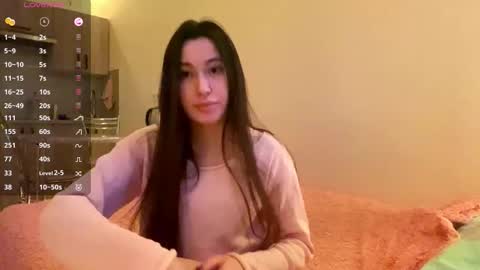 Snapshot of bella_gasp chatting on November 19, 4:12 am Jane online show from November 19, 4:12 am