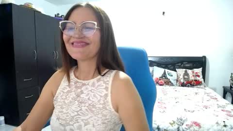 Snapshot of bella_ghisell chatting on November 13, 11:14 pm Bella online show from November 13, 11:14 pm