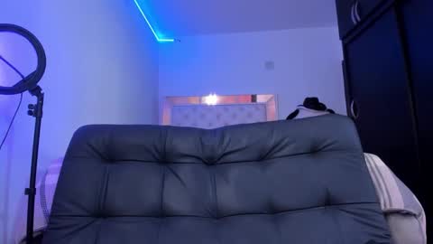 Snapshot of bella_hamilton chatting on February 14, 4:09 am bella_hamilton online show from February 14, 4:09 am