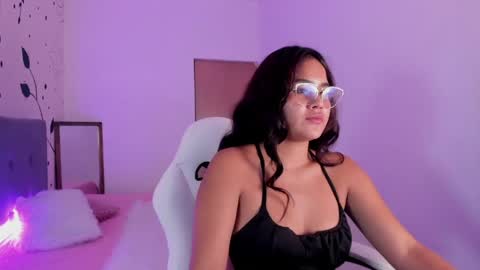bella_jadee online show from April 14, 3:34 am