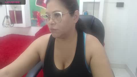 Snapshot of bella_lady_1_ chatting on October 2, 11:39 am lady online show from October 2, 11:39 am
