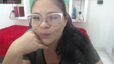 Snapshot of bella_lady_1_ chatting on October 3, 11:40 am lady online show from October 3, 11:40 am
