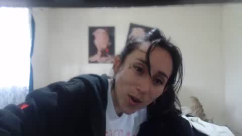 Snapshot of bella_luna34 chatting on April 23, 2:19 pm bella_luna34 online show from April 23, 2:19 pm