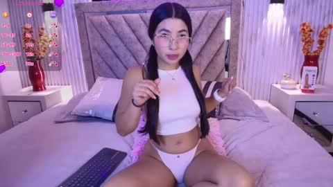 Snapshot of bella_martini_ chatting on April 20, 1:03 pm bella_martini_ online show from April 20, 1:03 pm