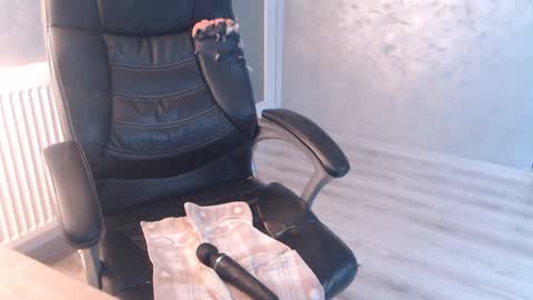 Snapshot of bella_miax chatting on January 13, 12:02 pm online show from January 13, 12:02 pm