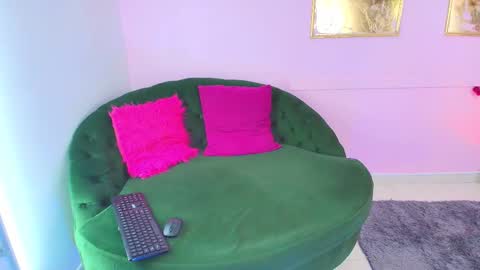 Snapshot of bella_moonlight_cr chatting on January 15, 4:17 am BELLA online show from January 15, 4:17 am