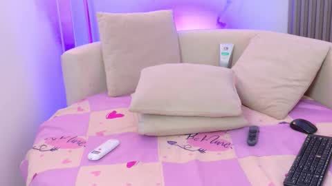 Snapshot of bella_moonlight_cr chatting on February 2, 3:38 am BELLA online show from February 2, 3:38 am