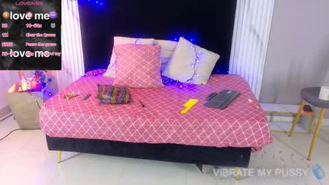 Snapshot of bella_moonlight_cr chatting on March 1, 3:41 am BELLA online show from March 1, 3:41 am