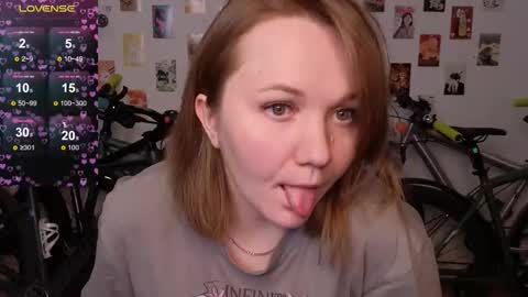 Snapshot of bella_murrrr chatting on November 6, 5:03 pm Bella online show from November 6, 5:03 pm