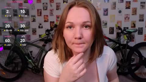 Snapshot of bella_murrrr chatting on November 25, 5:29 am Bella online show from November 25, 5:29 am