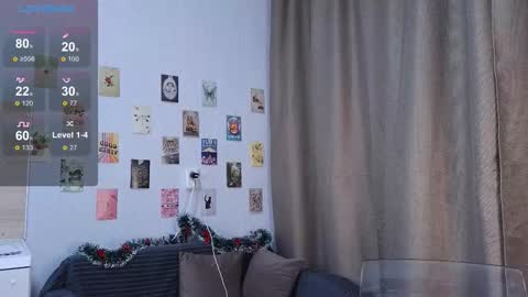 Snapshot of bella_murrrr chatting on December 21, 1:07 pm Bella online show from December 21, 1:07 pm