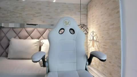  BELLA  online show from March 4, 5:13 am