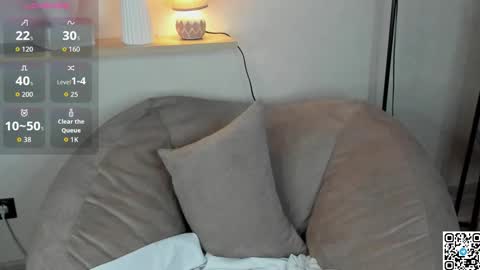 Snapshot of bella_ramsi chatting on December 19, 2:07 am Linda Bella online show from December 19, 2:07 am