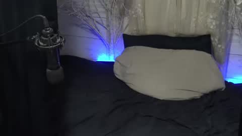 bella_serenity online show from June 22, 12:45 am