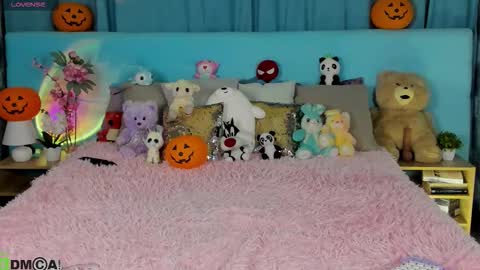 Snapshot of bella_stewartt chatting on October 28, 12:14 am Bella online show from October 28, 12:14 am