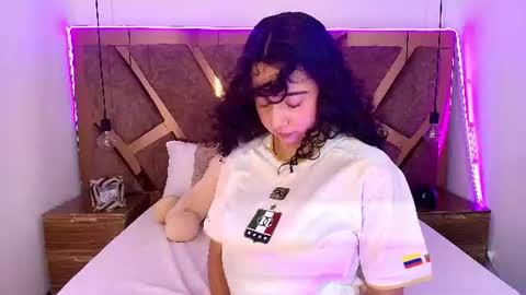 Snapshot of bella_swwan_ chatting on June 14, 8:55 pm Bella Swwan online show from June 14, 8:55 pm