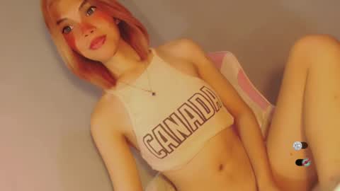 Snapshot of bella_tara chatting on December 12, 7:48 pm Bella online show from December 12, 7:48 pm