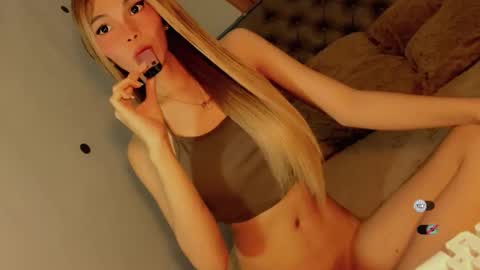 Snapshot of bella_tara chatting on December 15, 3:55 am Bella online show from December 15, 3:55 am