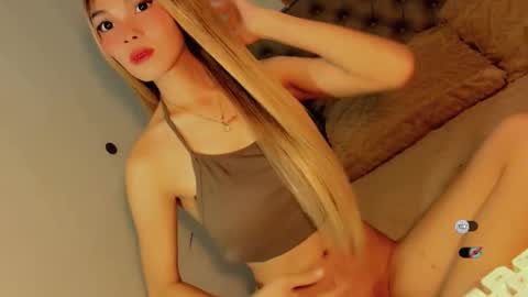 Snapshot of bella_tara chatting on December 18, 8:48 pm Bella online show from December 18, 8:48 pm