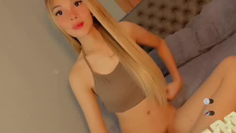 Snapshot of bella_tara chatting on February 3, 3:37 am Bella online show from February 3, 3:37 am