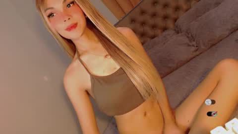 Snapshot of bella_tara chatting on February 19, 1:12 am Bella online show from February 19, 1:12 am