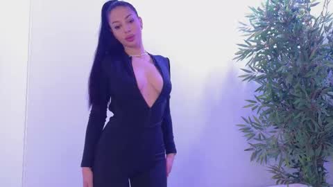 Bella online show from March 2, 8:59 pm