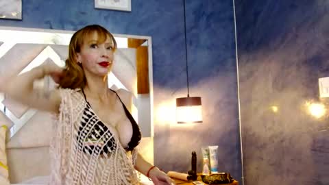 bella_volup online show from January 18, 7:28 pm