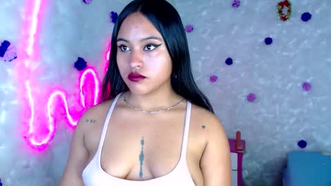 bella_warzon online show from February 19, 9:49 am