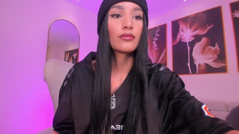 Snapshot of bellacarteer_ chatting on January 31, 3:22 pm Bella C online show from January 31, 3:22 pm