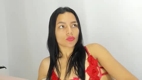Snapshot of bellalatina15 chatting on February 26, 2:38 pm bellalatina15 online show from February 26, 2:38 pm