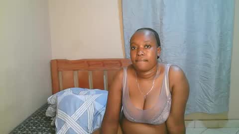 Snapshot of bellalure33 chatting on October 28, 12:03 am Bella online show from October 28, 12:03 am