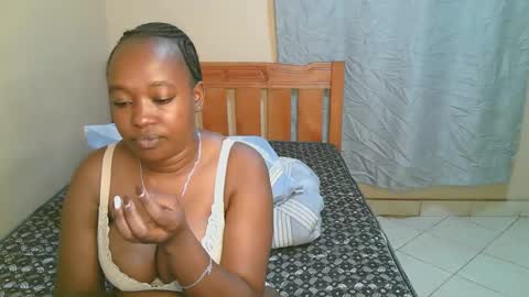 Snapshot of bellalure33 chatting on October 28, 3:14 pm Bella online show from October 28, 3:14 pm