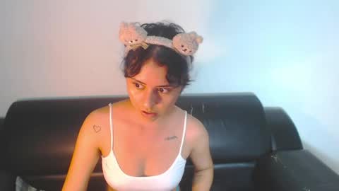 Snapshot of bellaluxxs chatting on May 16, 12:18 am MY NAME IS BELL online show from May 16, 12:18 am