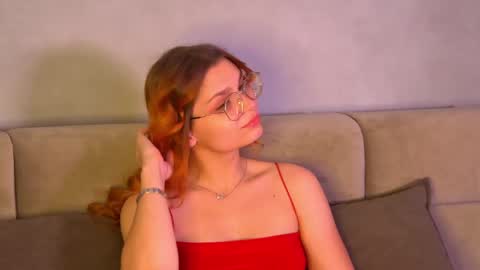 Snapshot of bellamarebelle chatting on October 9, 4:32 am BellaMarebelle online show from October 9, 4:32 am