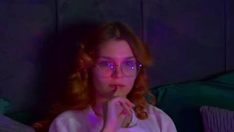 Snapshot of bellamarebelle chatting on October 10, 4:33 am BellaMarebelle online show from October 10, 4:33 am