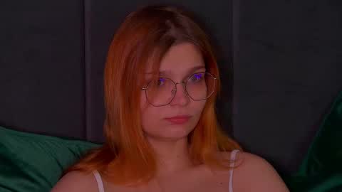 Snapshot of bellamarebelle chatting on October 12, 4:55 am BellaMarebelle online show from October 12, 4:55 am