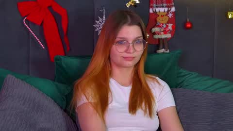 Snapshot of bellamarebelle chatting on December 18, 4:18 am BellaMarebelle online show from December 18, 4:18 am